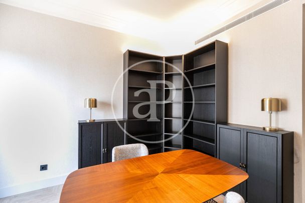 Apartment for rent, furnished with design, on Paseo de Gracia. - Photo 1