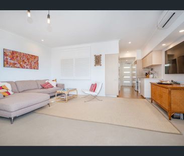 Beachside Living with Stunning Ocean Views - Photo 4