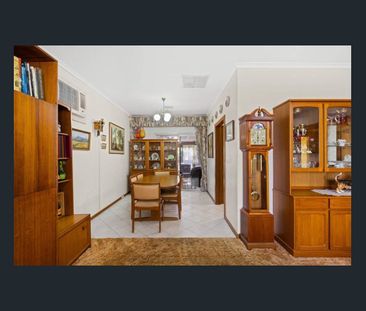 Spacious Family Living with Flexible Layout - Partially Furnished - Photo 3