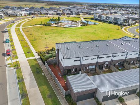 24 Palmerston Walk, Werribee VIC, Belconnen - Photo 4