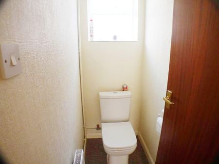 2 bedroom bungalow to rent - Photo 2