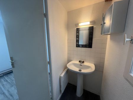 Location Appartement 1 pièce 28m² BORDEAUX 33000 - Photo 2