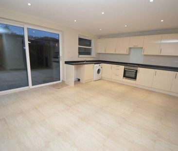 4 bedroom semi-detached house to rent - Photo 6