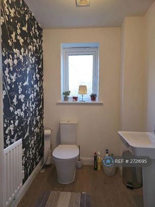 1 bedroom in a house share to rent - Photo 1