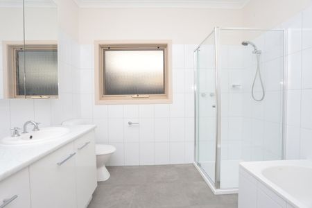 8 Thor Street, Strathmore VIC 3041 - Photo 3