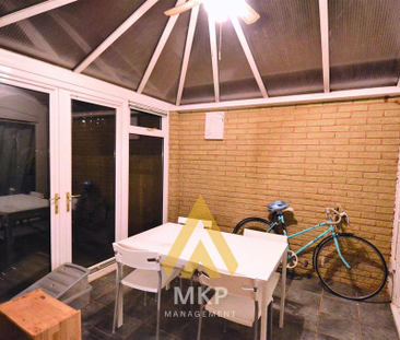 4 bedroom semi-detached house to rent - Photo 5