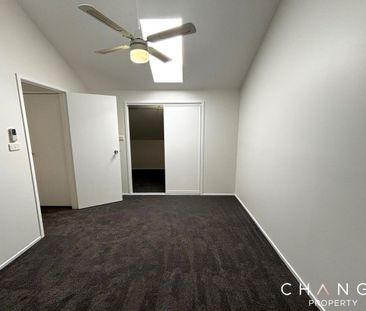 3 Bedroom townhouse with Pool in complex - Available now! - Photo 2