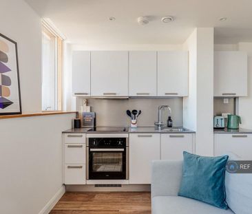 Studio to rent - Photo 6