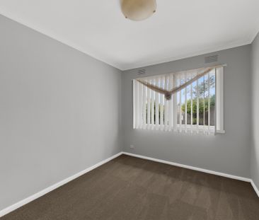 Freshly Updated Unit in Essendon - Photo 2