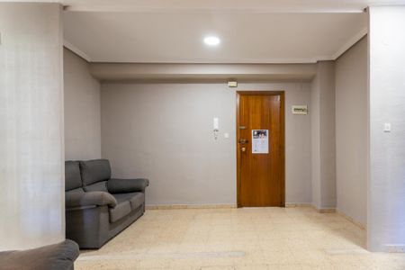 Wide&nbsp;room with a balcony in Valencia - Photo 5