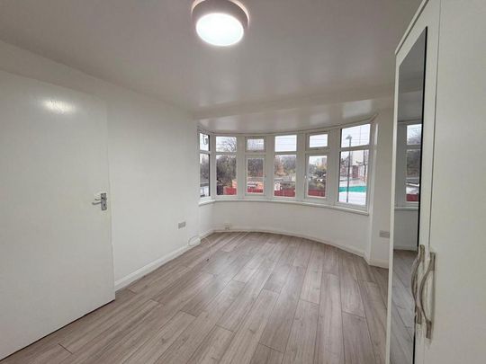 4 bedroom end of terrace house to rent - Photo 1