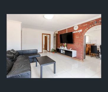 LOVELY 3BEDROOM HOMETTE - quiet no-thru Road! - Photo 2