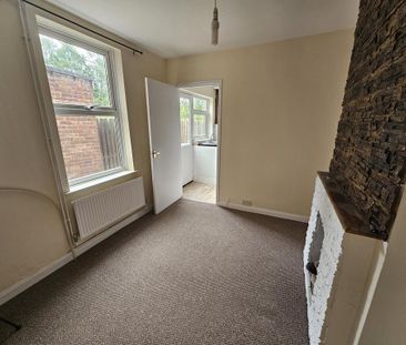 4 bedroom terraced house to rent - Photo 1