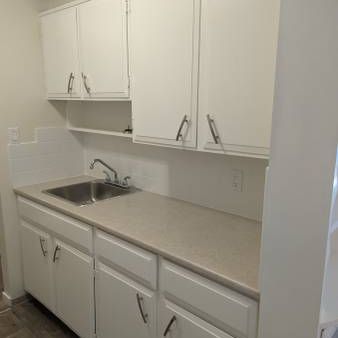 Renovated1 bedroom apartment in Kerrisdale - Photo 1