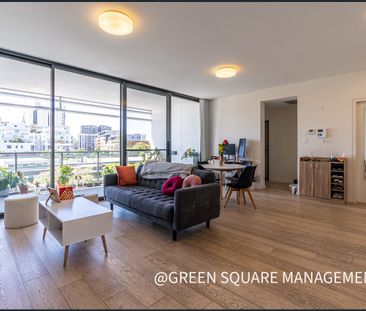 Furnished 2 Bedroom Moments from Green Square St - Photo 1