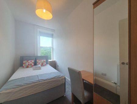 4 bedroom flat to rent - Photo 5