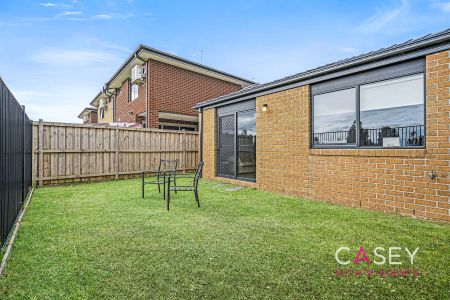 9 Dalziell Crescent, Cranbourne North - Photo 2