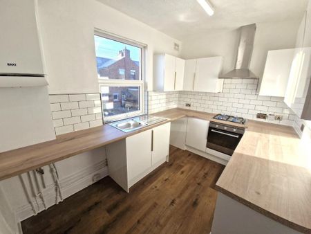 2 bedroom flat to rent - Photo 3