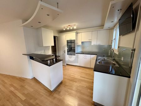 QUIET, CENTRAL AND WITH SEA VIEWS - Photo 2