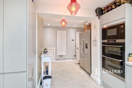 3 bedroom house to rent Cherwell Drive, Chelmsford, Essex, CM1 - Photo 3