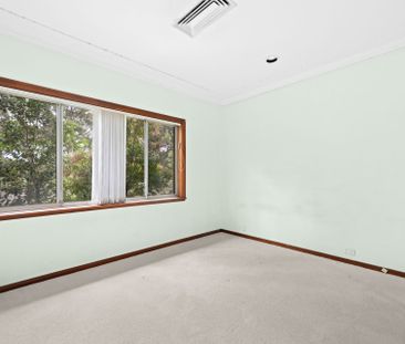 Family Home with Pool - Photo 5