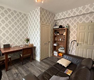 5 bedroom house of multiple occupation to rent - Photo 1