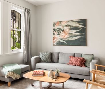 Luxurious Five Bedroom Terrace in Sought After Street - Offered Unf... - Photo 2