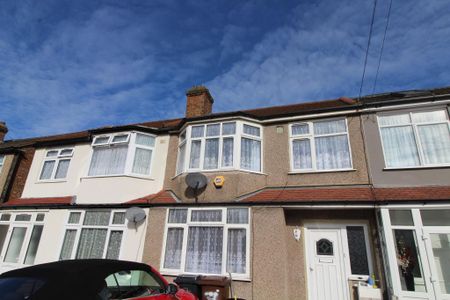 3 bedroom terraced house to rent - Photo 2