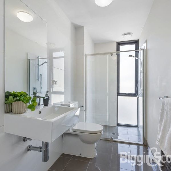 Modern Apartment In Prime Location - Photo 1