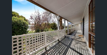 Coastal Charm – Walking distance to the Beach! - Photo 4