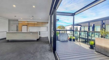 Two Bedroom City Apartment - Photo 3