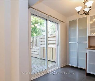 104 THORNBURY CRESCENT - Photo 5