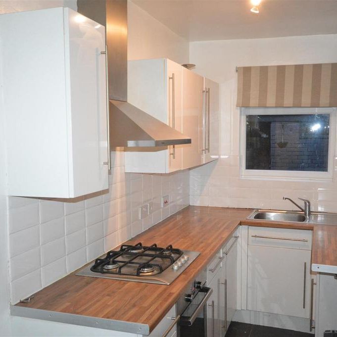 2 bedroom terraced house to rent - Photo 1