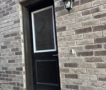 34 Reigate Avenue #Basement Apartment - Photo 4