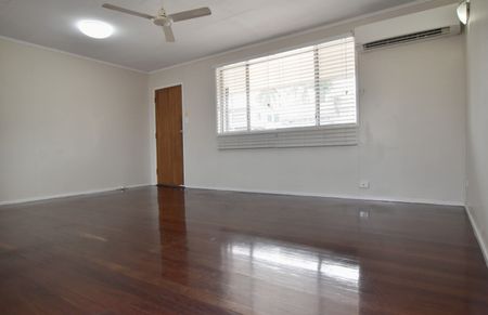 CHARMING HOME IN ONE OF OUR MOST POPULAR SUBURBS &mldr; BONUS BIG DECK! - Photo 2