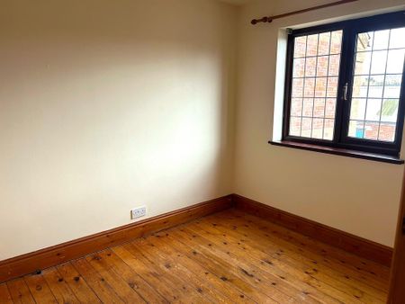 2 bedroom end of terrace house to rent - Photo 2