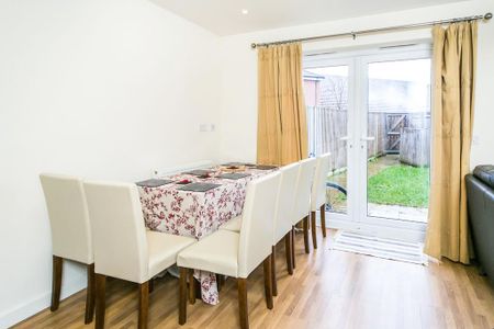 2 bedroom terraced house to rent - Photo 2