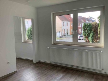 Frisch renovierte 4-Zimmer- Wohnung! - Photo 2