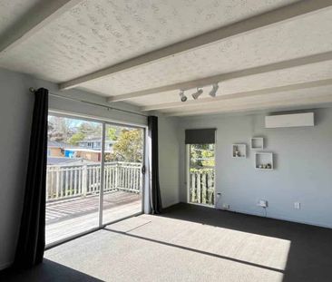 SUNNY 3 BEDROOM HOME - Photo 1