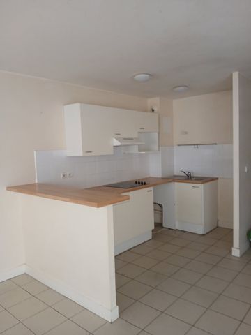 Location Appartement 3 pièces 80m² STE FOY LA GRANDE 33220 - Photo 3