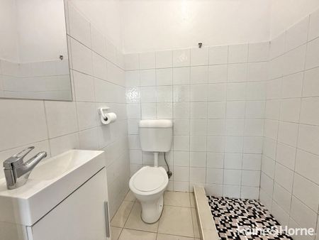 Spacious 1 Bedroom Granny Flat - GAS AND WATER INCLUDED IN RENT - Photo 4