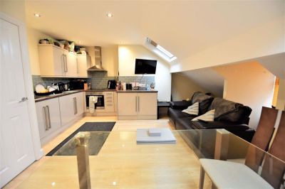 1 bedroom Flat in Otley Road, Leeds - Photo 3