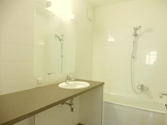 Ruhige Neubauwohnung - modern ausgestattet - großer Balkon - Nähe U4 - Foto 1