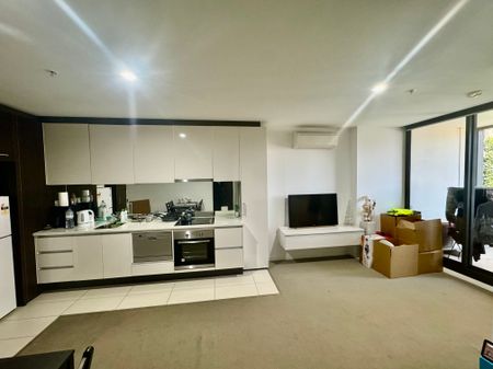 Charming One-Bedroom Apartment in the Heart of Melbourne – Comfort & Convenience Await! - Photo 2