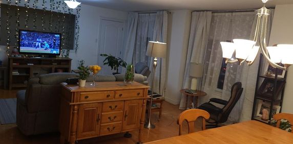 Appartement 4 1/2 très beau et très éclairé situé au 2e étage - Photo 2