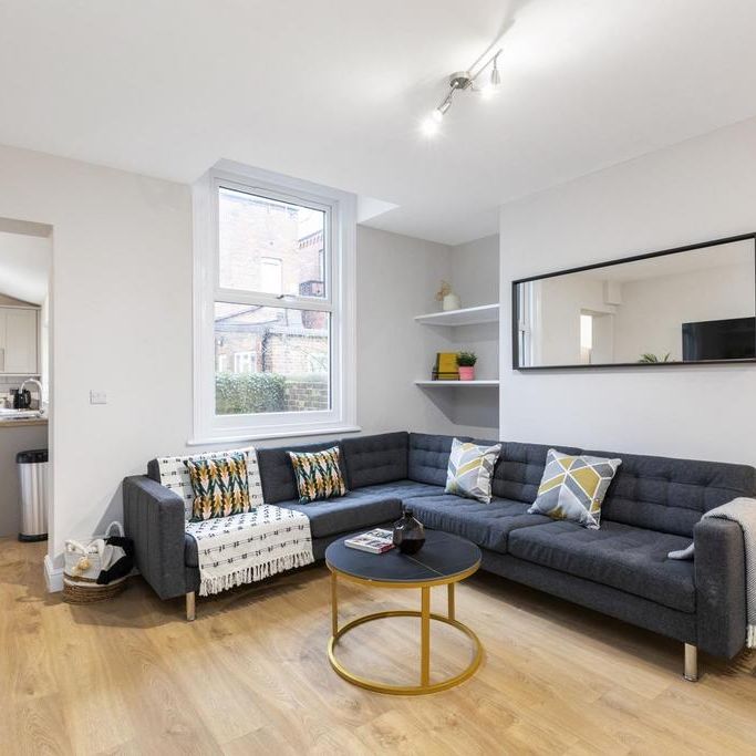 6 bedroom house to rent - Photo 1