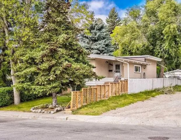 Cozy 2bed/1bath Basement Unit | Rosehill Dr NW, Calgary - Photo 1