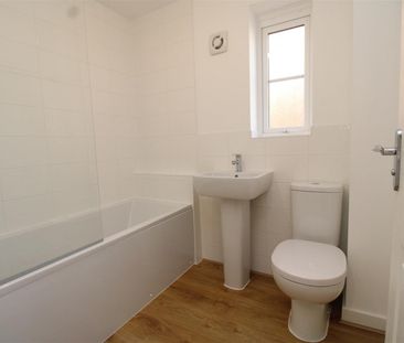 Wilton Avenue, Hampton Gardens, Peterborough - Photo 6