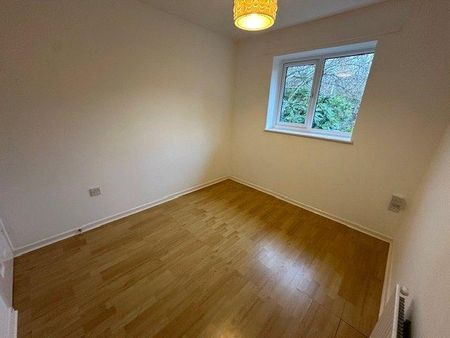 3 bedroom end of terrace house to rent - Photo 2