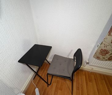 Room in a Shared House, Ellison Road, SW16 - Photo 1